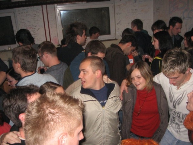 Primorski žur, klet 5. doma, december 2006 - foto
