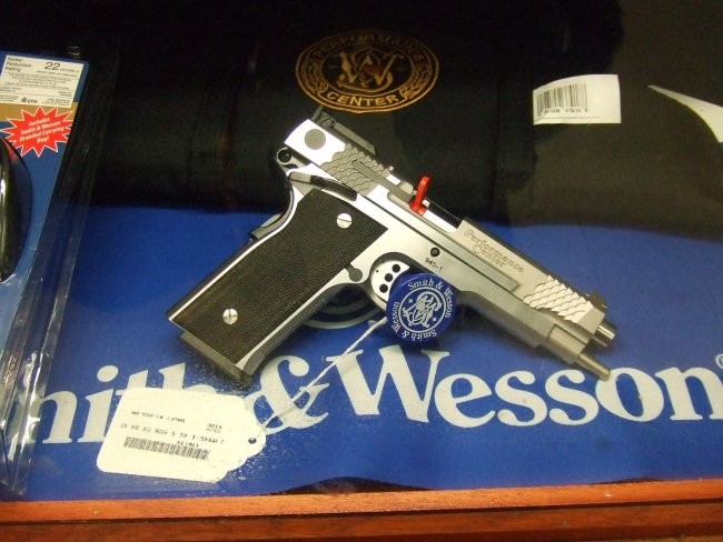Smith&Wesson 2007 - foto povečava