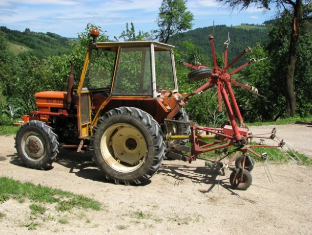 Traktorji in priključki - foto