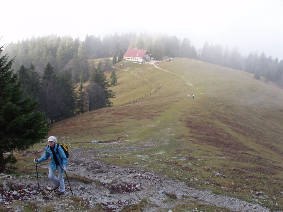 10 Od koče proti vrhu