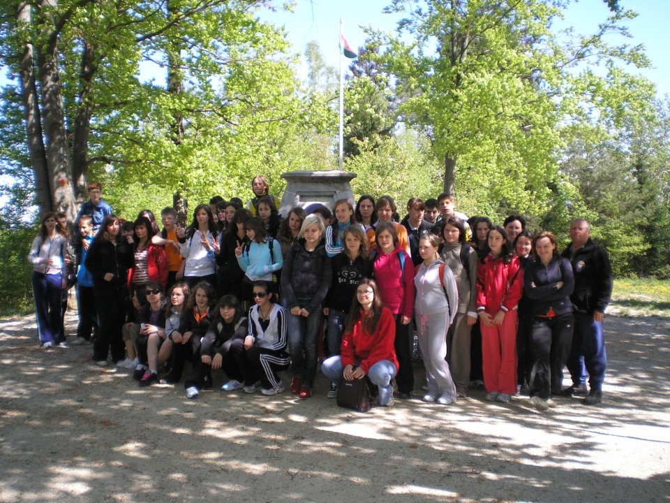 20090417 Osmi razredi OŠ Beltinci na Tromejni - foto povečava