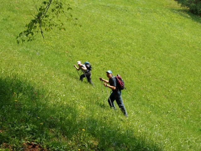 Na Partizanski vrh Z Čebin čez drn in strn.