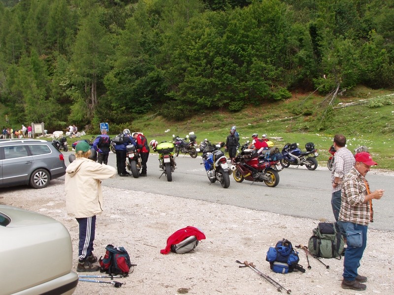 20090704 Vršič Sleme Tamar vmes M.Mojstrovka  - foto povečava