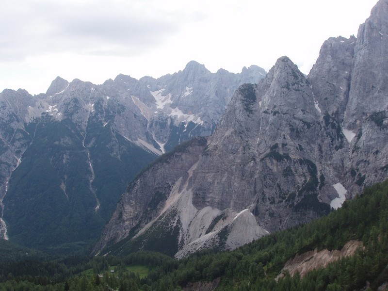 20090704 Vršič Sleme Tamar vmes M.Mojstrovka  - foto povečava