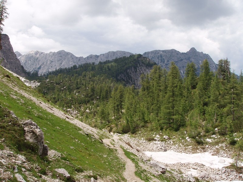 20090704 Vršič Sleme Tamar vmes M.Mojstrovka  - foto povečava