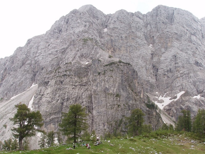 20090704 Vršič Sleme Tamar vmes M.Mojstrovka  - foto povečava