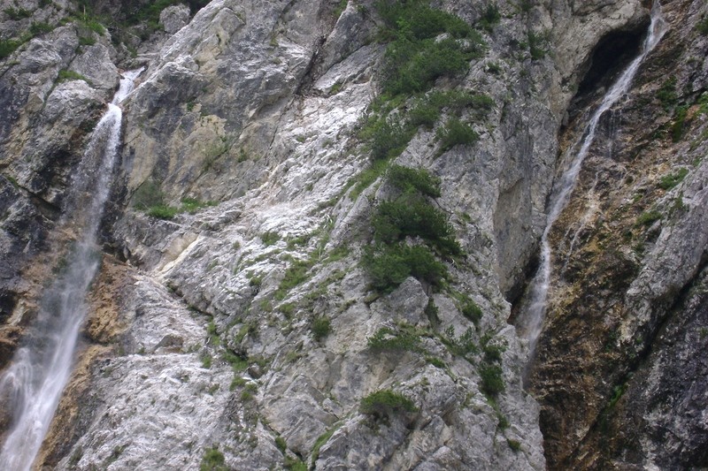 20090704 Vršič Sleme Tamar vmes M.Mojstrovka  - foto povečava