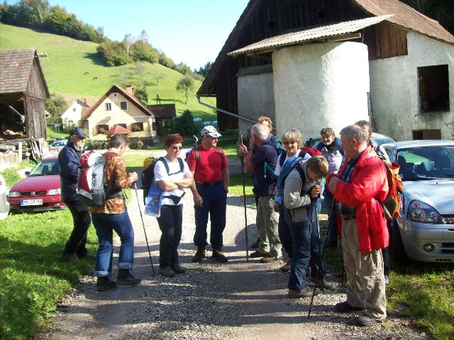 20091011 Žavcarjev vrh - nabiranje kostanjev - foto