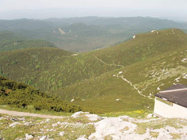 Pogled v dolino na prehojeno pot