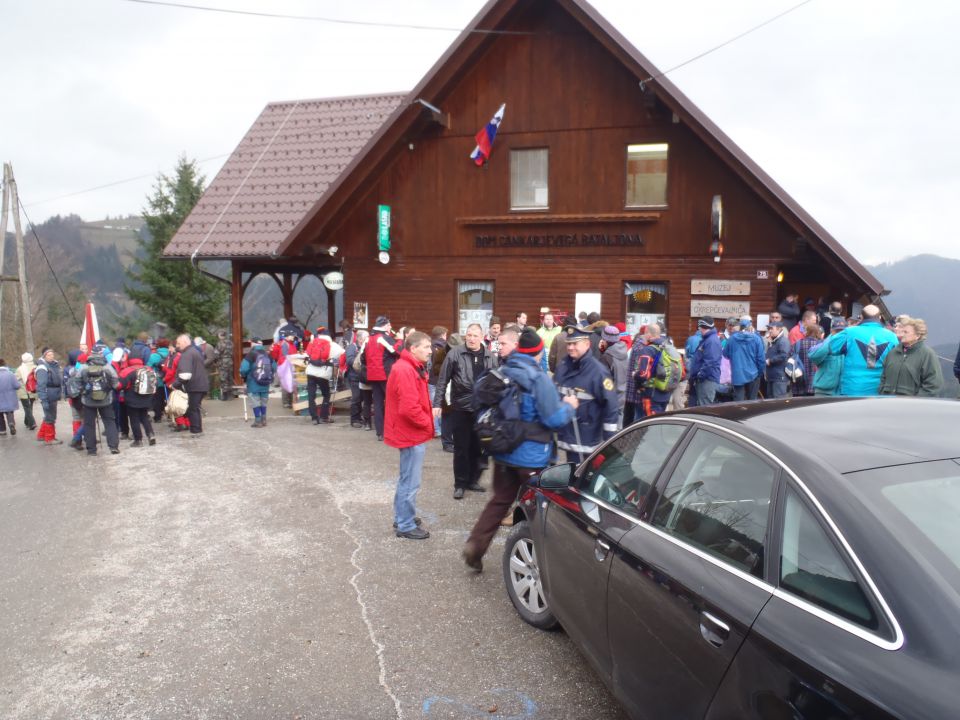 Čakanje na avtobu in vrnitev v Škofje Loko.