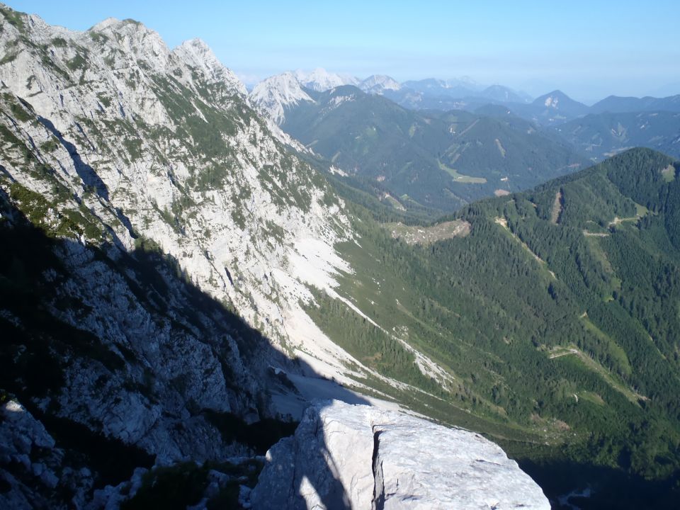 Proti Kladivu in Velikemu vrhu na Košuti.