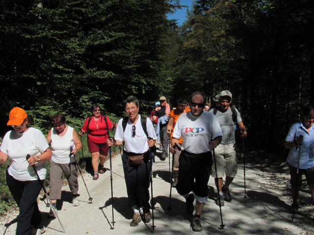 20110910 Mojstrana pod galerijami Vrata - foto