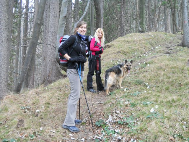 20120311 Menina planina - foto