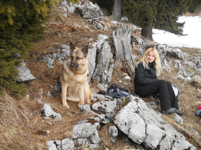 20120311 Menina planina - foto