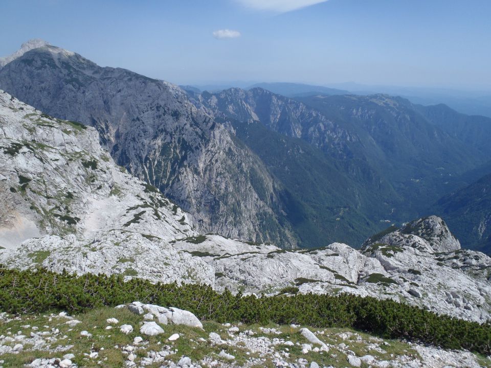 Brana in desno Velika planina.