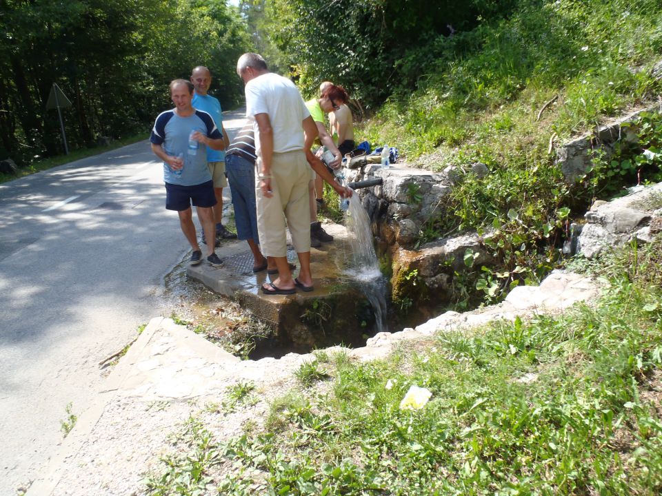 Napajališče ob poti.