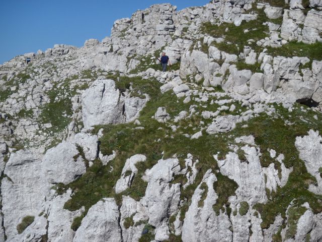 Neučakani Števek.