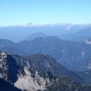 Triglav, pred njim dobrča in pred vel.javornik desno stegovnik in košuta.