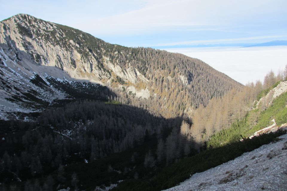 Greben z Bistriške špice proti dolini.