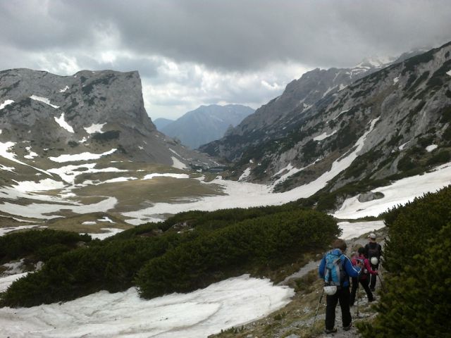 Pot iz Male Ojstrice proti planini Korošici (levo Lučki Dedec)