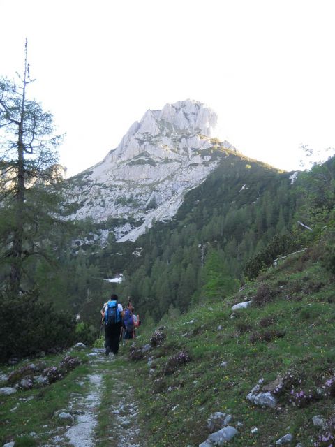 Pot od planine Krstenice (pred nami Jezerski Stog)