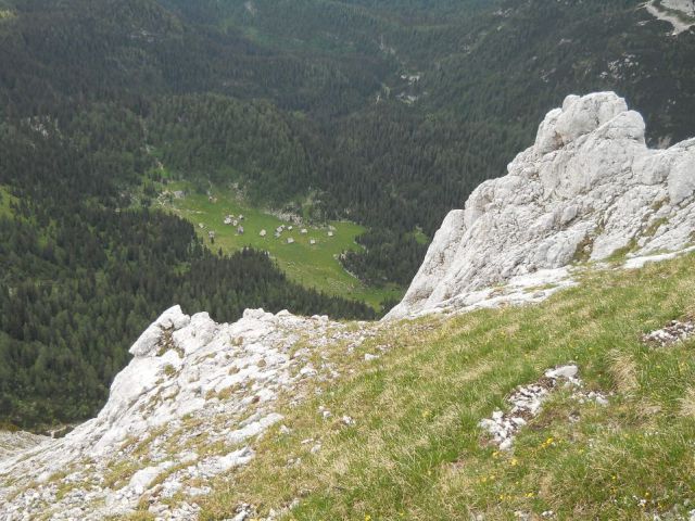 Pogled v dolino na planino v Lazu