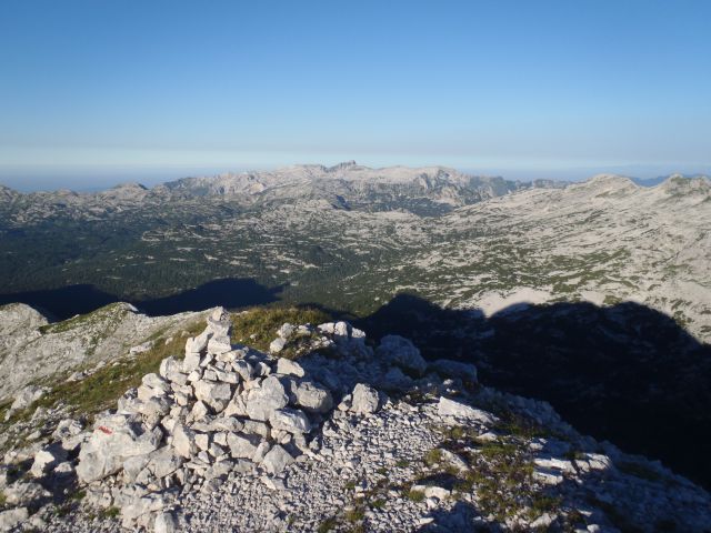 V daljavi Krn.