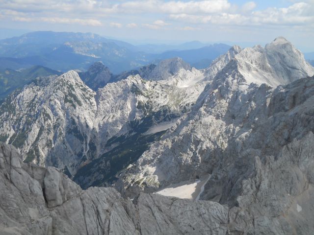 Pogled na Veliko Babo, Ledinski vrh, Mrzlo goro, Rinke in Skuto (od leve proti desni)