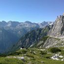 Pogled nazaj proti koči Rifugio Corsi in Kaninu