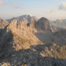 Razgled na Bovški gamsovec in Pihavec (zadaj Kanjavec)