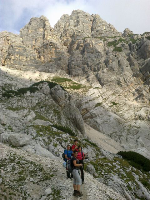 Pot proti domu Valentina Staniča (nam nami stene Vrbanovih špic)