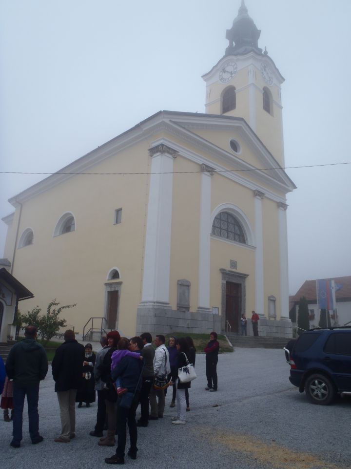 Cerkev v Vačah.