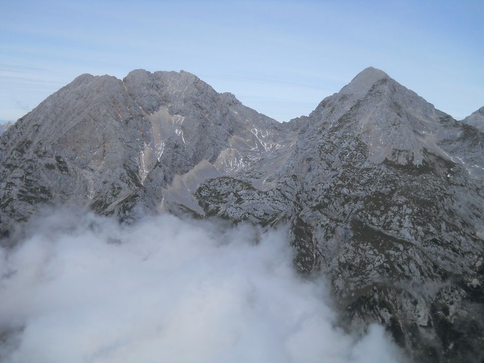 Razgled na Kočno (levo) in Grintovec (desno)