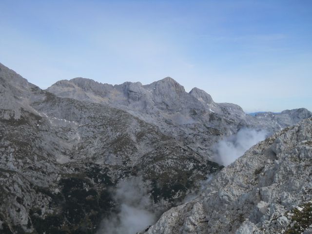 Razgled na Skuto, Rinko in Tursko goro (od leve proti desni)