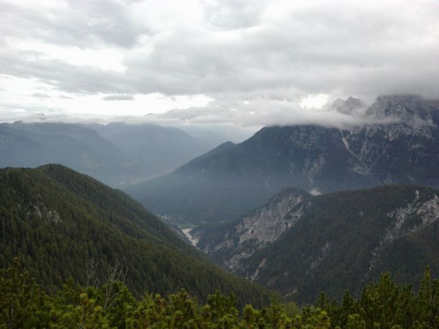 Pogled v dolino na Kranjsko Goro in jezero Jasna