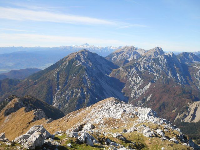 Razgled na Begunjščico, Triglav, Stol in Vrtačo (od leve proti desni)