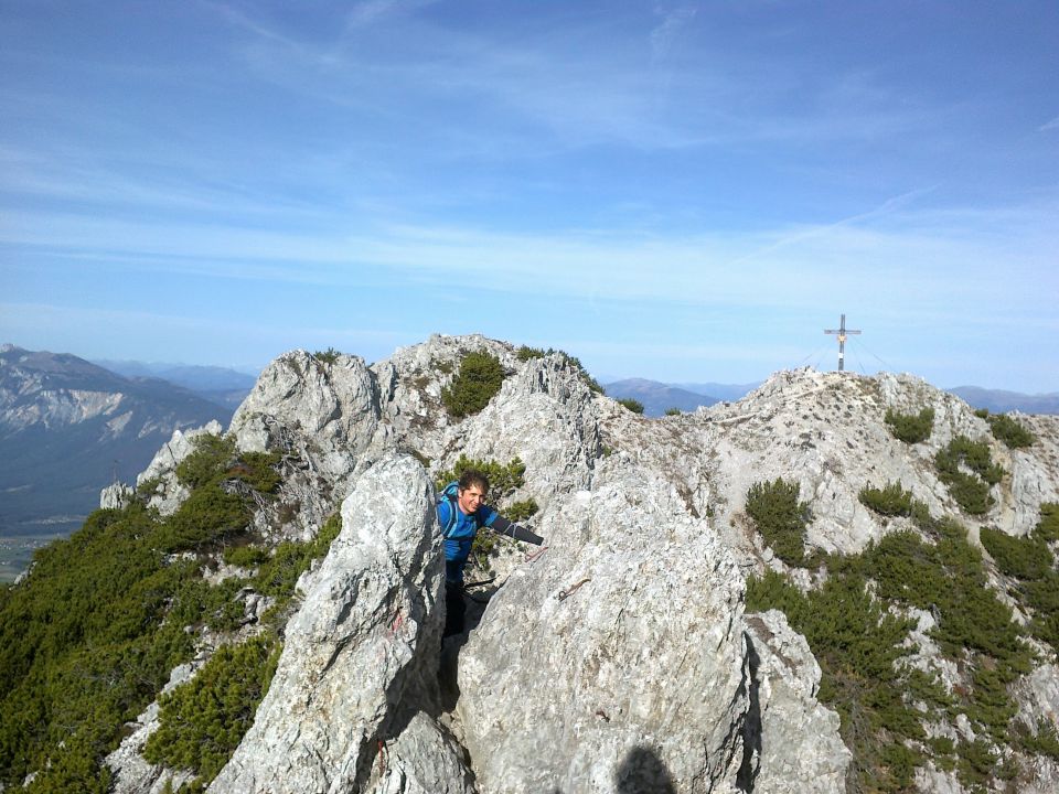 Pot proti Ostri peči (vrh se nam že prikaže)