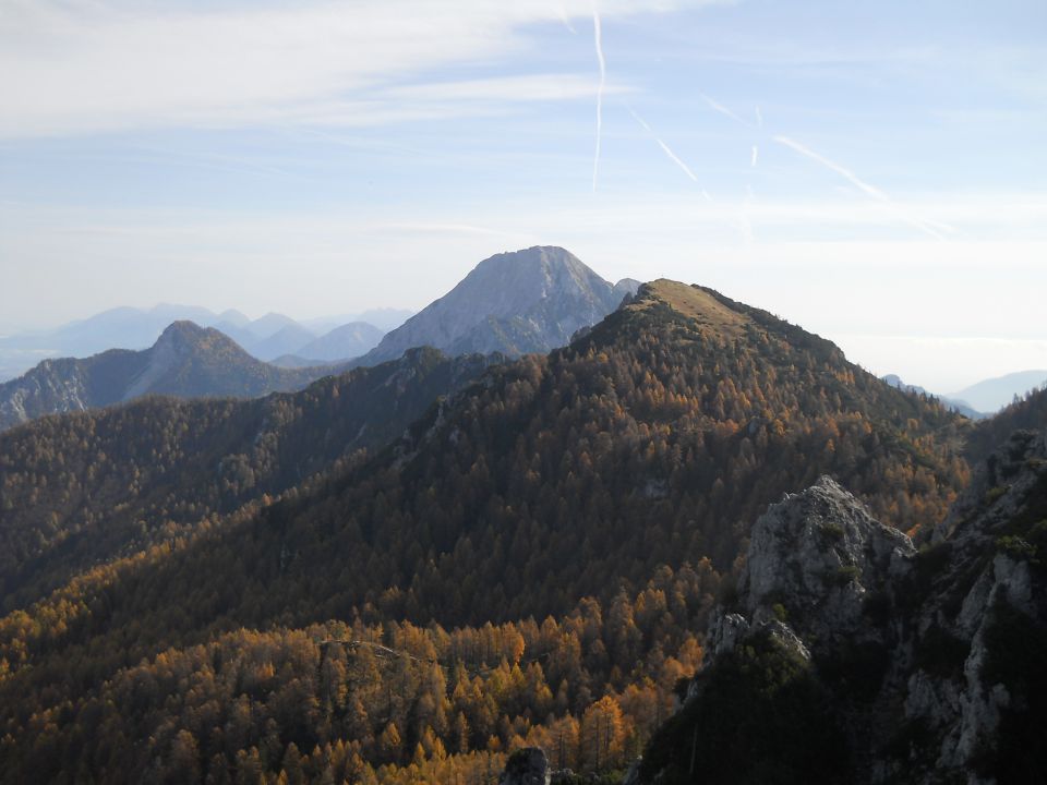 Razgled na Kepo (zadaj) in Kresišče (spredaj)