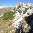 Pot iz Viševnika proti Srenjskemu prevalu (pred nami Mali Draški vrh)