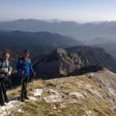 Pot iz Velikega Draškega vrha proti Studorskemu prevalu in razgled na Ablanco