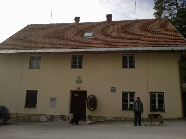 Dom na Paškem Kozjaku (960m)