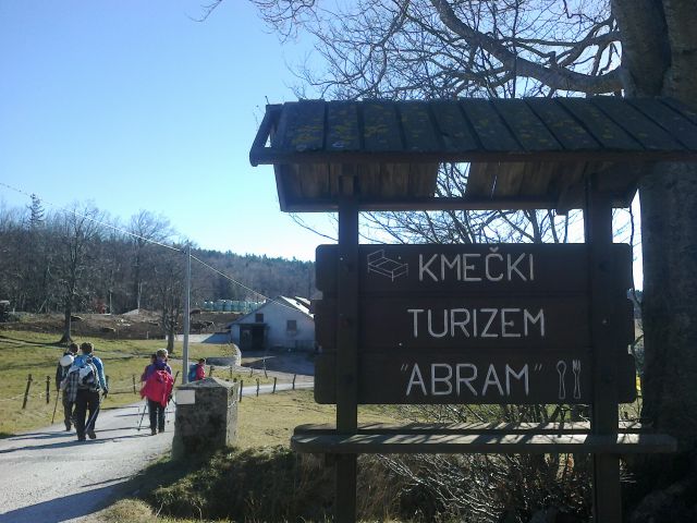Tabla pred Furlanovemu zavetišču pri Abramu