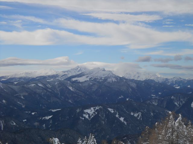 Razgled na Kamniško-Savinjske alpe (približano)