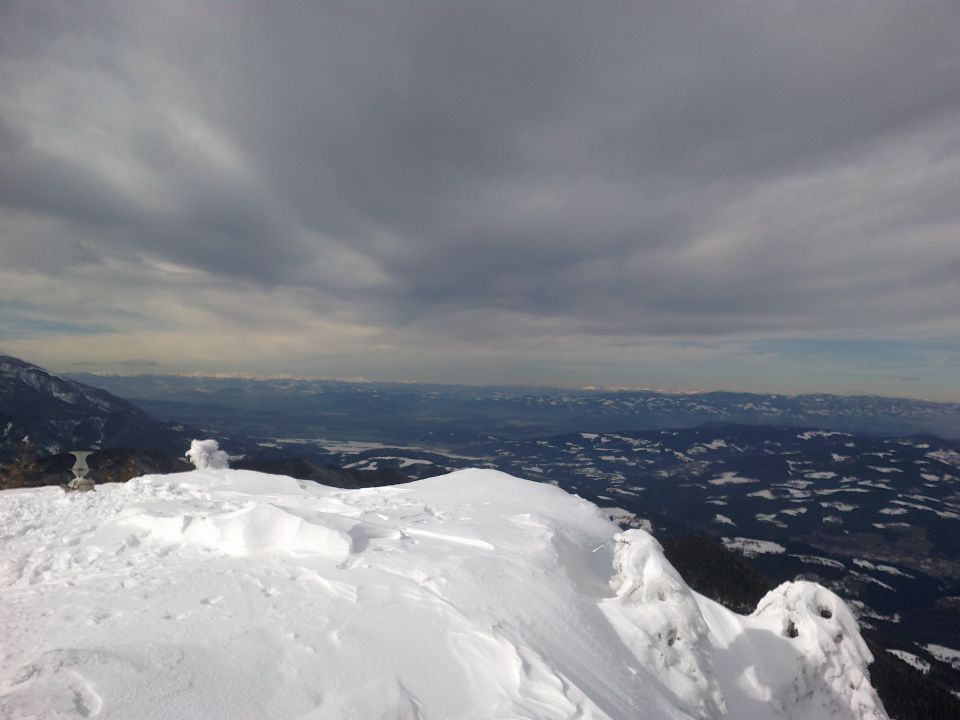 Razgled na avstrijske alpe v daljavi