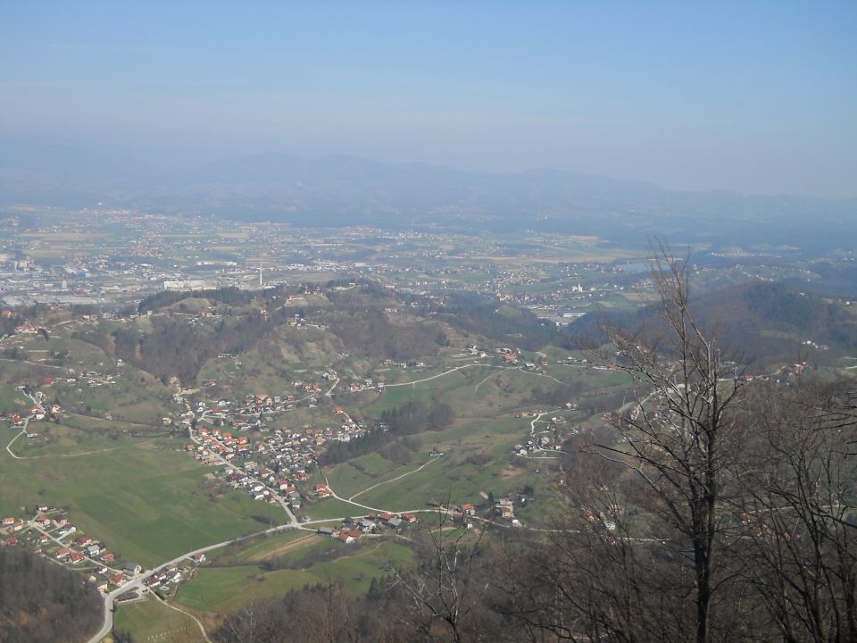 Razgled z vrha na Celje z okolico