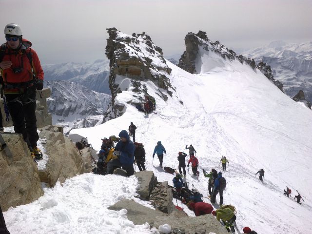 Strmi del poti pod vrhom