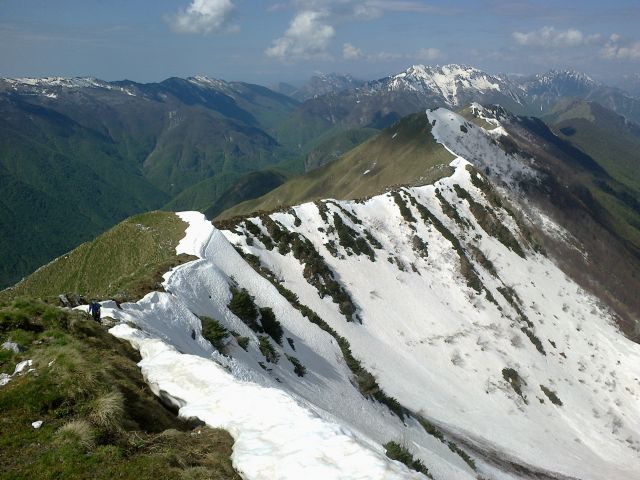 Pogled na prehojeno grebensko pot od Vrha Planje do Skutnika