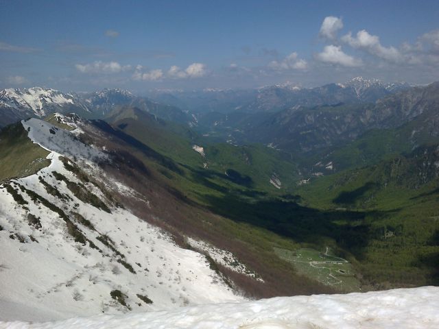 Razgled iz vrha na zahod proti Italiji