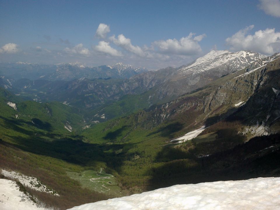 Razgled iz vrha na sever proti Italiji
