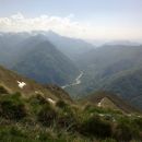 Razgled iz vrha na Krn in dolino z reko Sočo